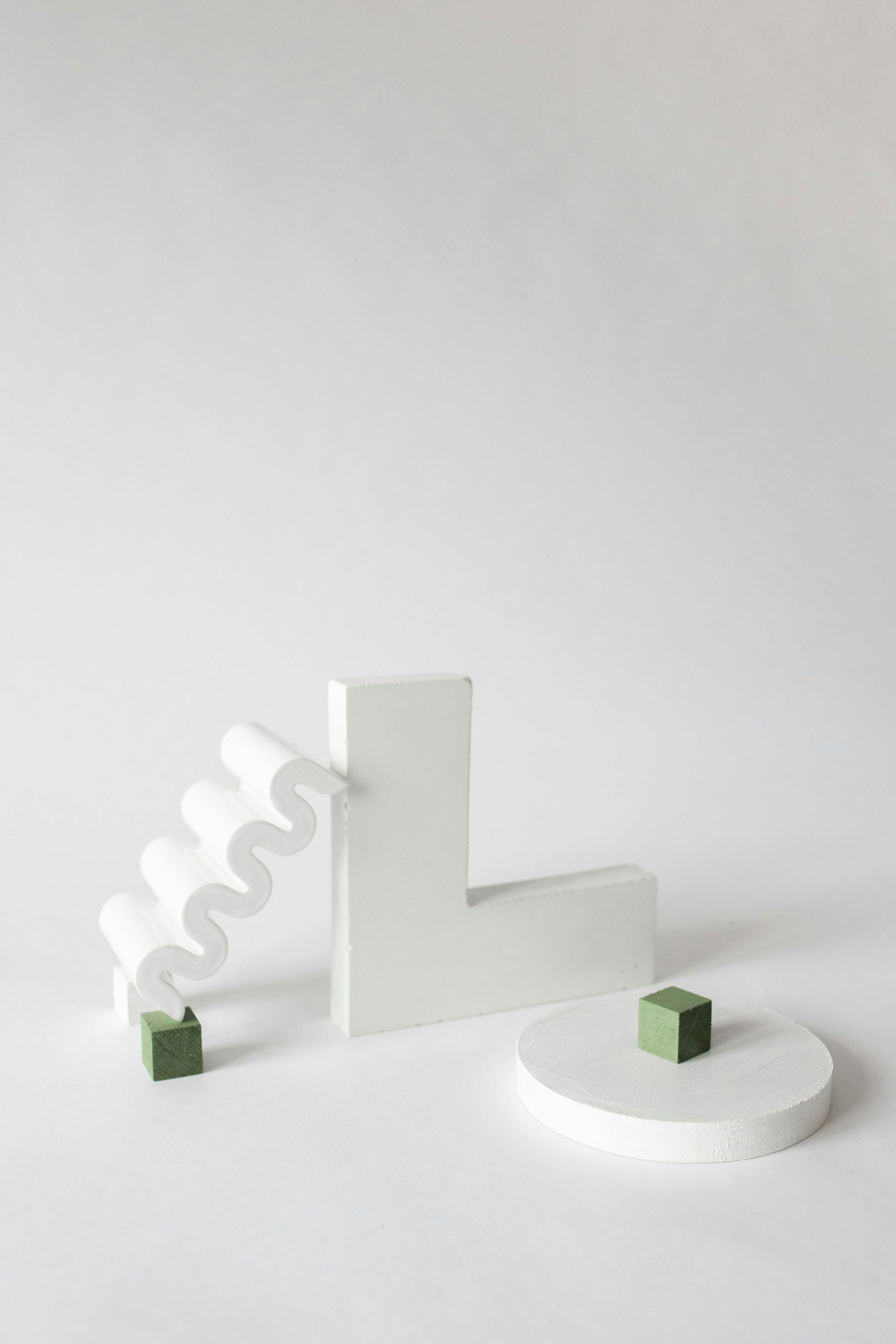 Moderni ja minimalistinen kuva innovatiivisista ratkaisuista symboloi luovaa ajattelua ja designia